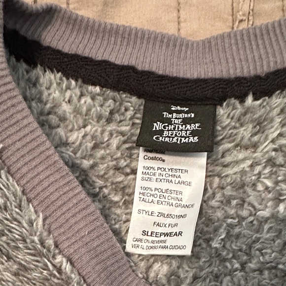 Disney Gray sleep top XL - Picture 2 of 3